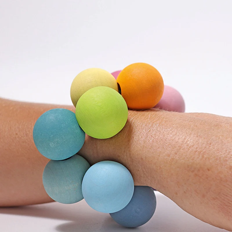 Greifling Regenbogen, pastell, Holz | Grimms