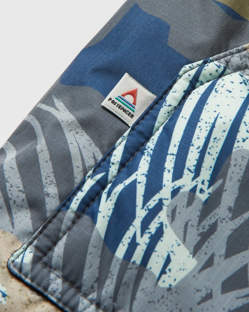 Waves Sherpa Lined Surf-Poncho - Palm Camo Apricot