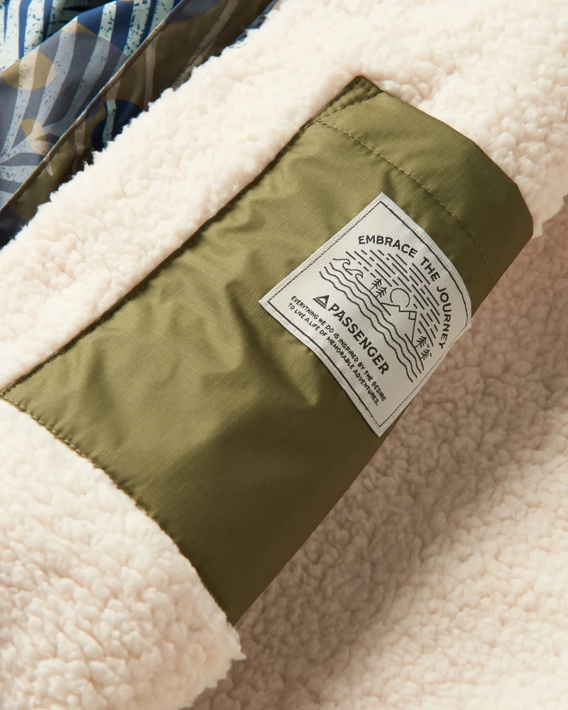 Waves Sherpa Lined Surf-Poncho - Palm Camo Apricot