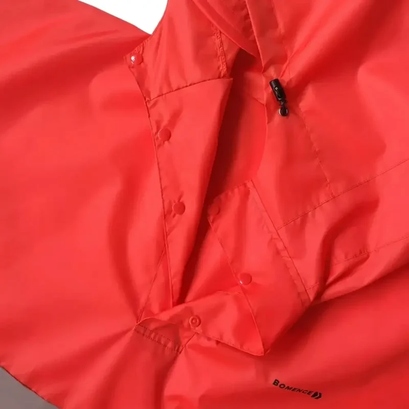 Großer Regenponcho mit Ärmeln (mit reflektierendem Streifen)