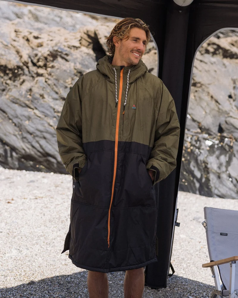Waves Sherpa Lined Surf-Poncho - Schwarz/Khaki
