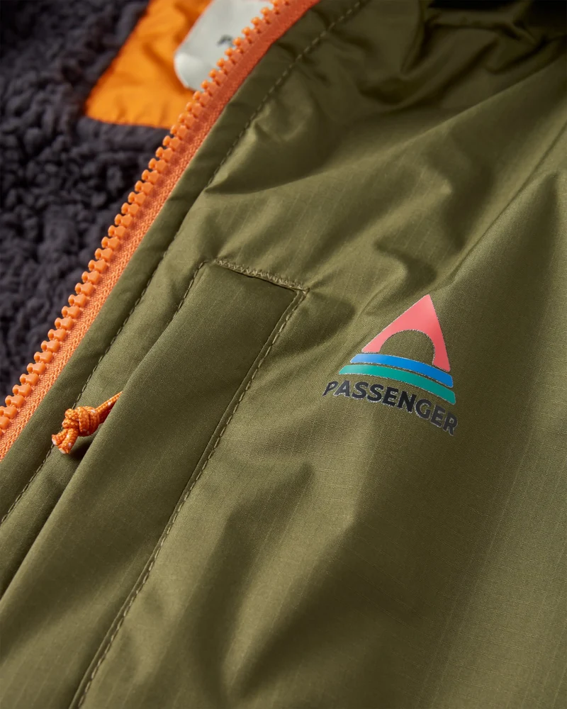 Waves Sherpa Lined Surf-Poncho - Schwarz/Khaki
