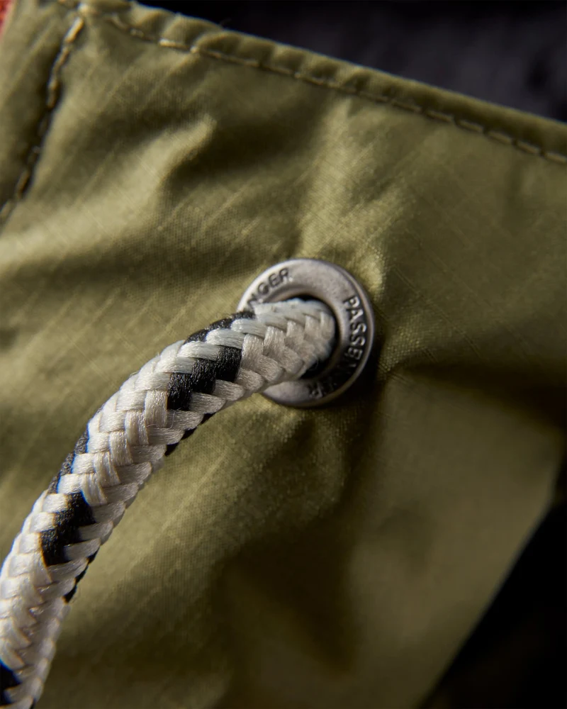 Waves Sherpa Lined Surf-Poncho - Schwarz/Khaki