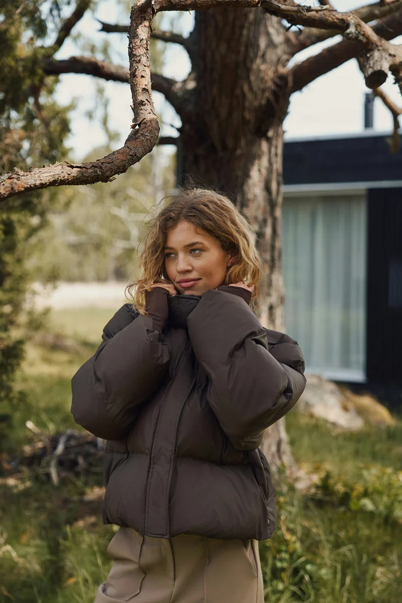 Rhea C Puffer Jacket | Dark Brown | Jakke fra Neo Noir