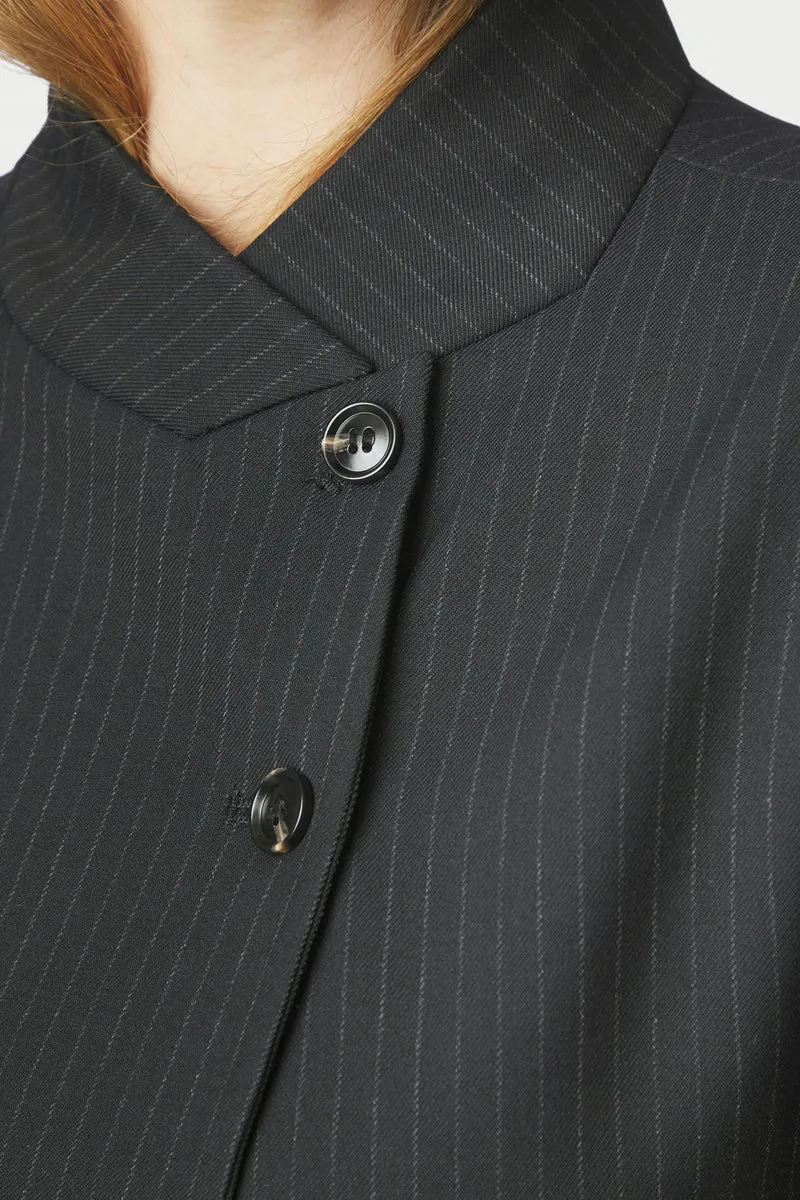 Tiria Slim Pinstripe Blazer | Dark Navy | Jakke fra Neo Noir