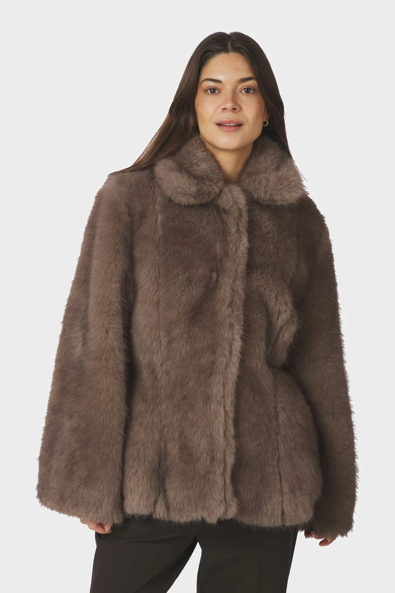 Ariella Faux Fur Peplum Jacket | Warm Grey | Jakke fra Neo Noir