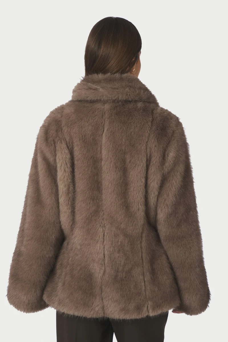 Ariella Faux Fur Peplum Jacket | Warm Grey | Jakke fra Neo Noir