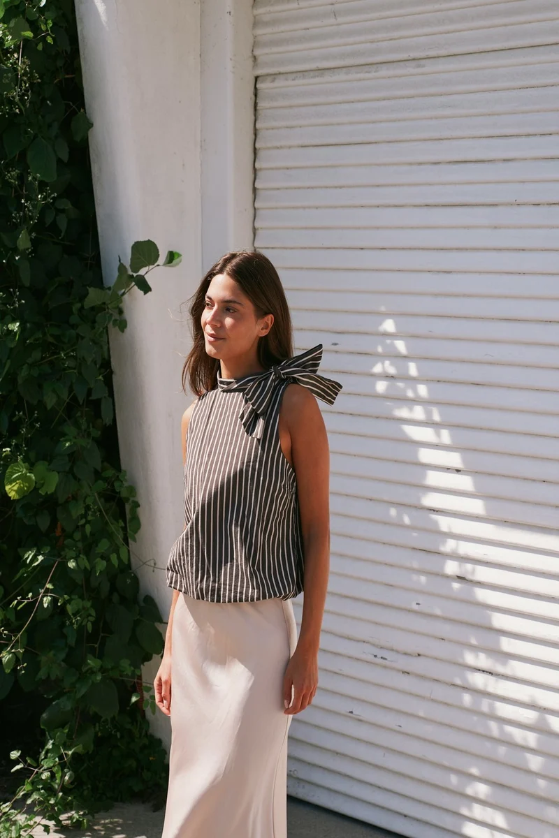 Veda Wide Stripe Top | Dark Brown | Top fra Neo Noir