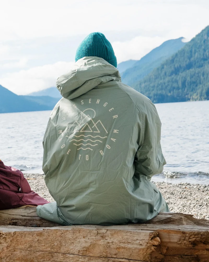 Escapism Sherpa Gefütterter Surf-Poncho - Pistazie