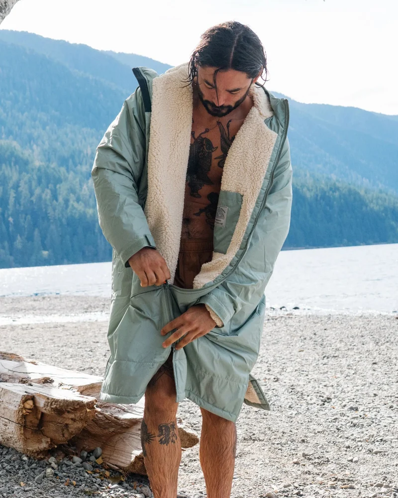 Escapism Sherpa Gefütterter Surf-Poncho - Pistazie
