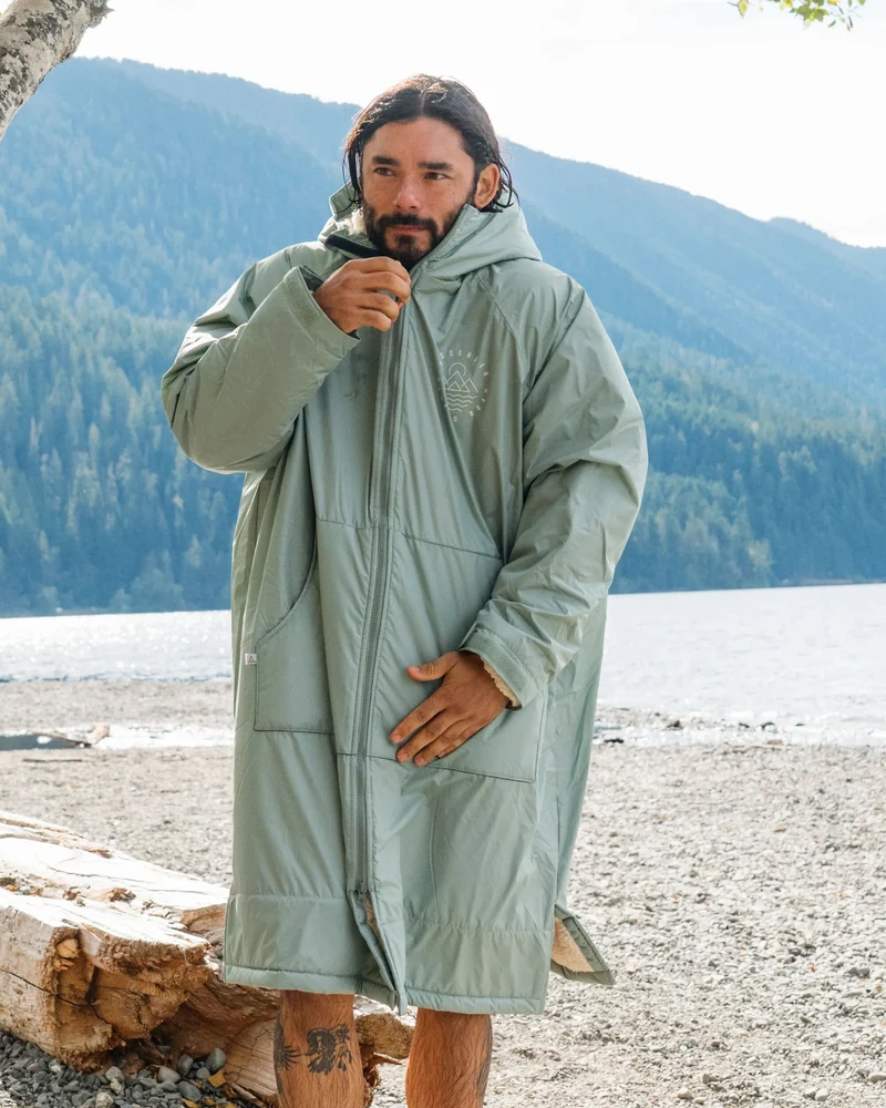Escapism Sherpa Gefütterter Surf-Poncho - Pistazie