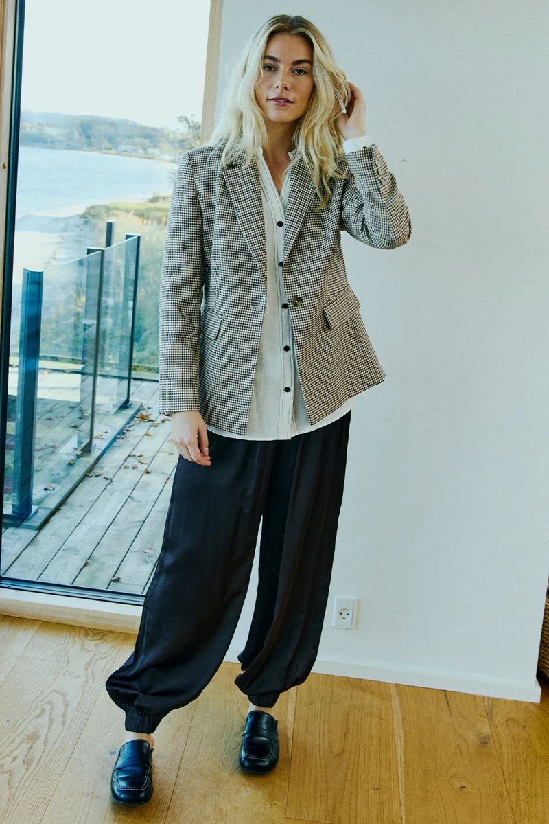 Sandy Jacket 211545 | Moonbeam W. Black | Jakke fra Freequent