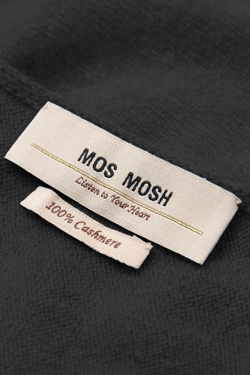 Enata Cashmere Knit Scarf | Black | Accessories fra Mos Mosh