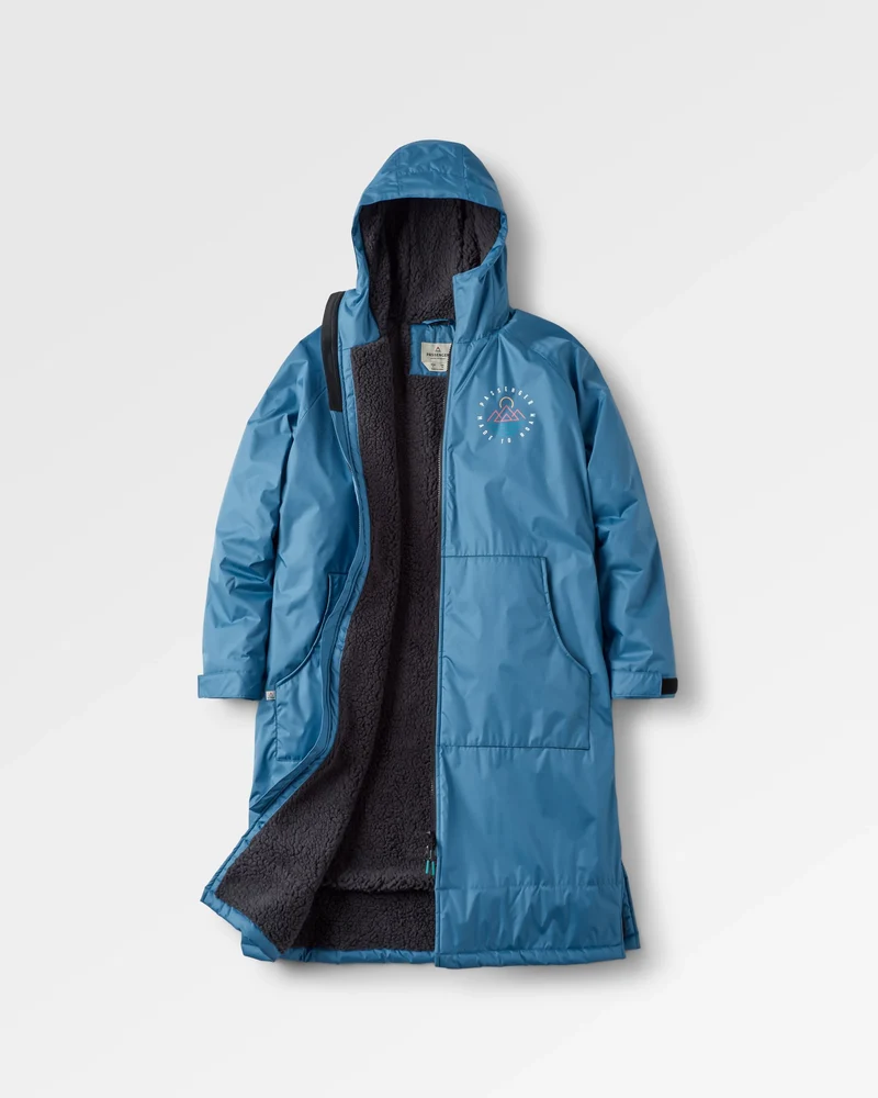 Escapism Sherpa Lined Changing Robe - Moonlight Blue → Escapism Sherpa Gefütterter Surf-Poncho - Moonlight Blue