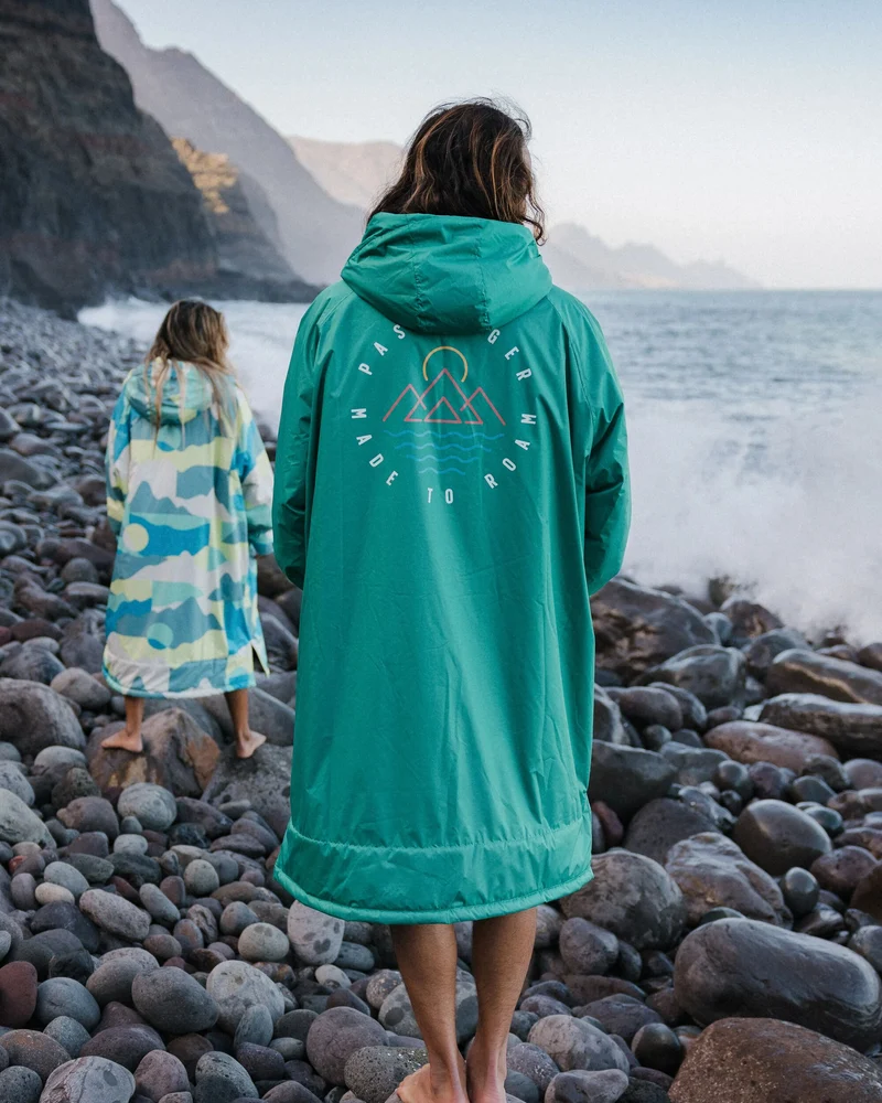 Escapism Sherpa Lined Changing Robe - Greenlake Escapism Sherpa Gefütterter Surf-Poncho - Greenlake