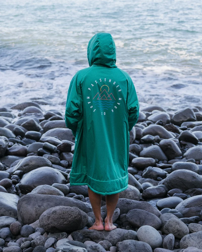 Escapism Sherpa Lined Changing Robe - Greenlake Escapism Sherpa Gefütterter Surf-Poncho - Greenlake