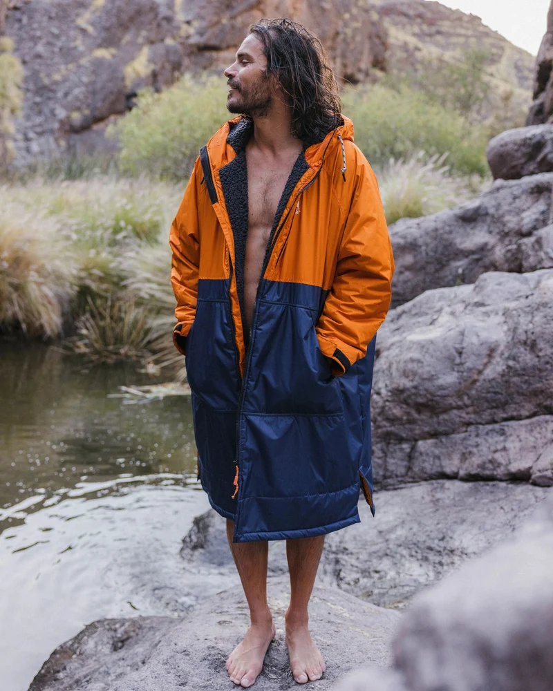 Waves Sherpa Lined Changing Robe - Sunrise Orange/Rich Navy Waves Sherpa-gefütterter Surf-Poncho - Sunrise Orange/Rich Navy