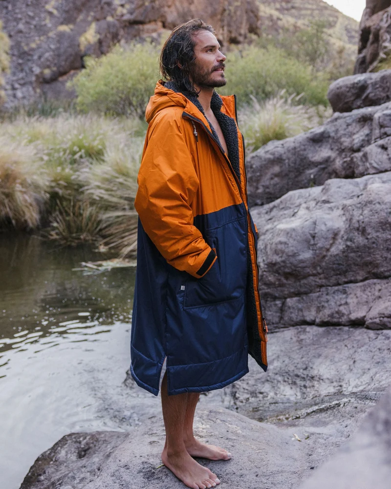 Waves Sherpa Lined Changing Robe - Sunrise Orange/Rich Navy Waves Sherpa-gefütterter Surf-Poncho - Sunrise Orange/Rich Navy