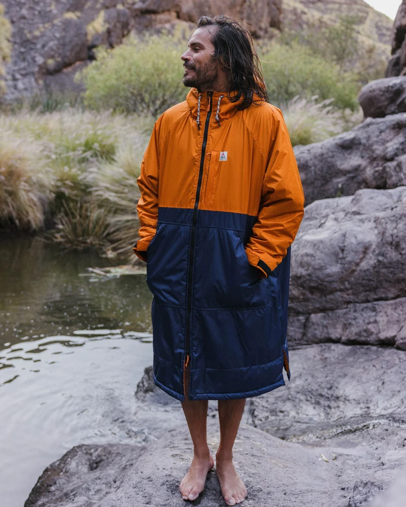 Waves Sherpa Lined Changing Robe - Sunrise Orange/Rich Navy Waves Sherpa-gefütterter Surf-Poncho - Sunrise Orange/Rich Navy