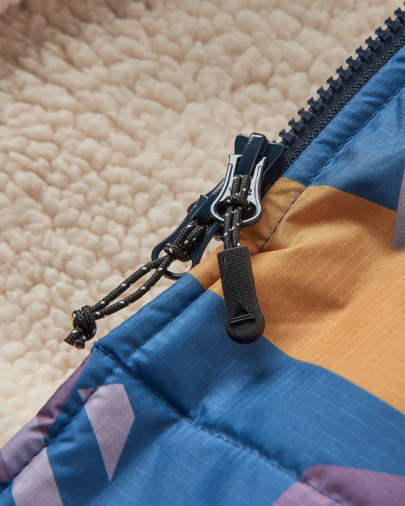 Waves Sherpa Lined Changing Robe - Tiefblaues Tarn-Muster