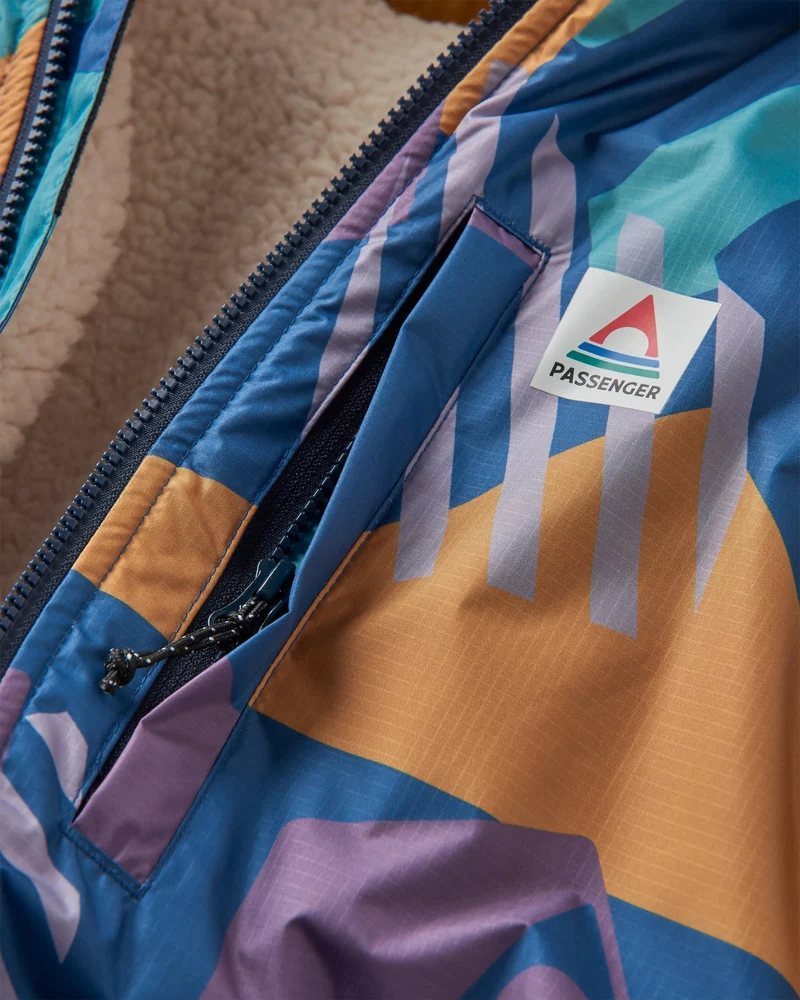 Waves Sherpa Lined Changing Robe - Tiefblaues Tarn-Muster