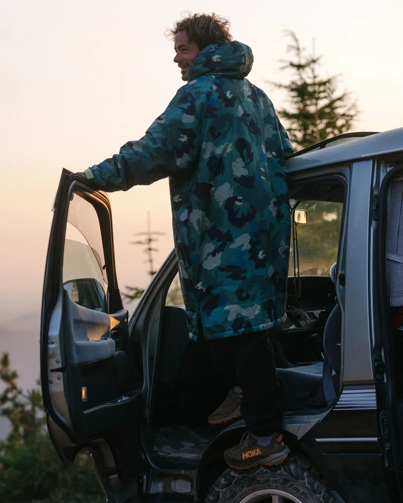 Waves Sherpa Lined Changing Robe - Alpine Camo Regenwald