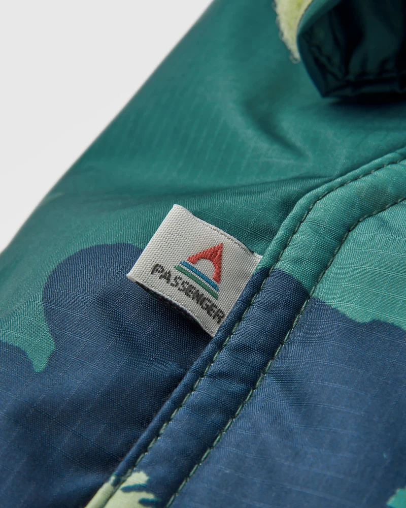 Waves Sherpa Lined Changing Robe - Alpine Camo Regenwald