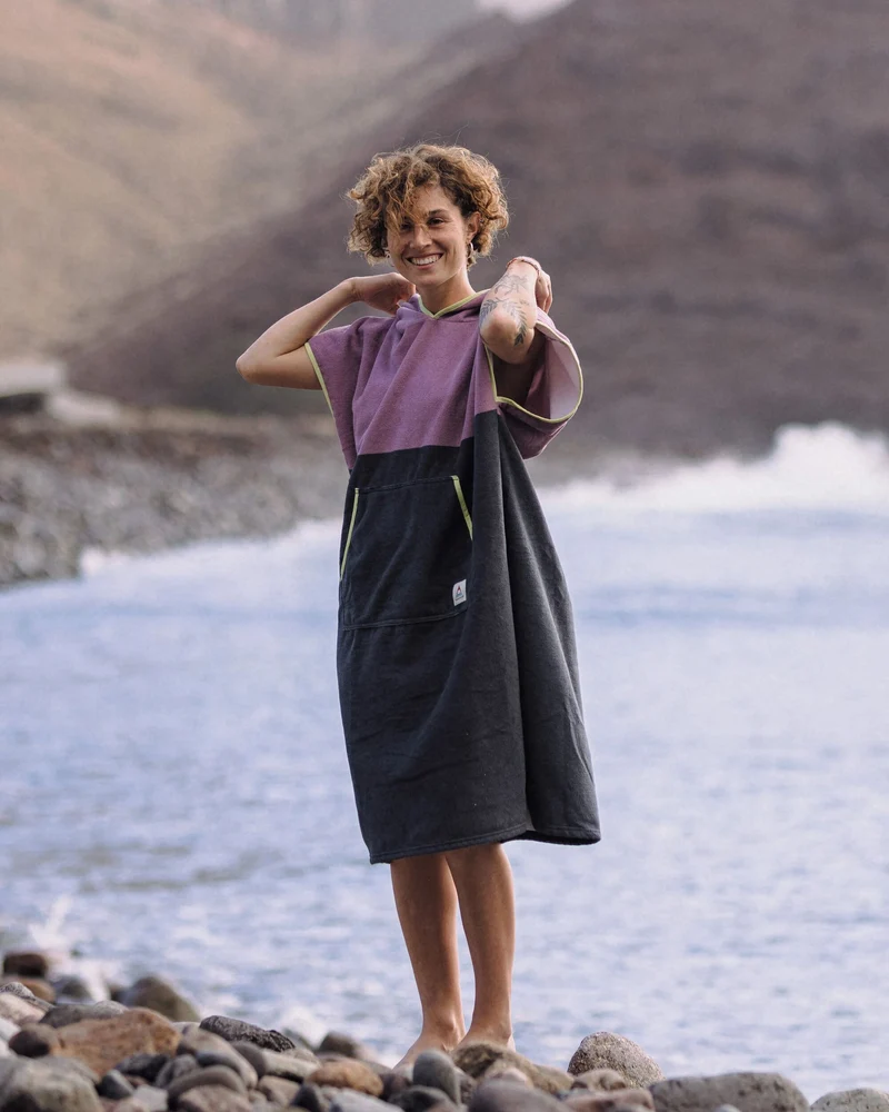 Tulum Surf-Poncho - Grape / Charcoal