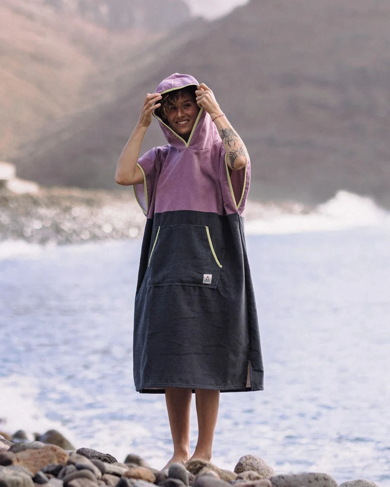 Tulum Surf-Poncho - Grape / Charcoal