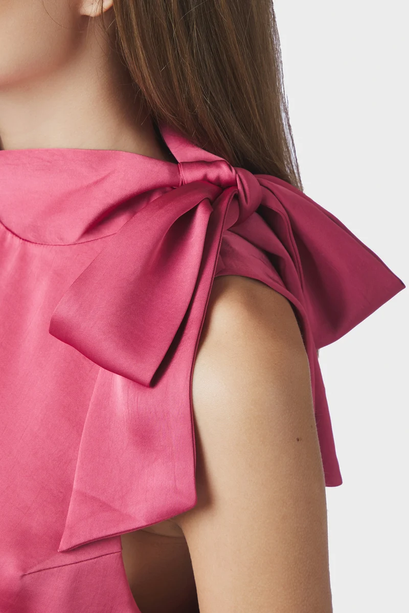 Veda Heavy Sateen Top | Cherry Pink | Top fra Neo Noir