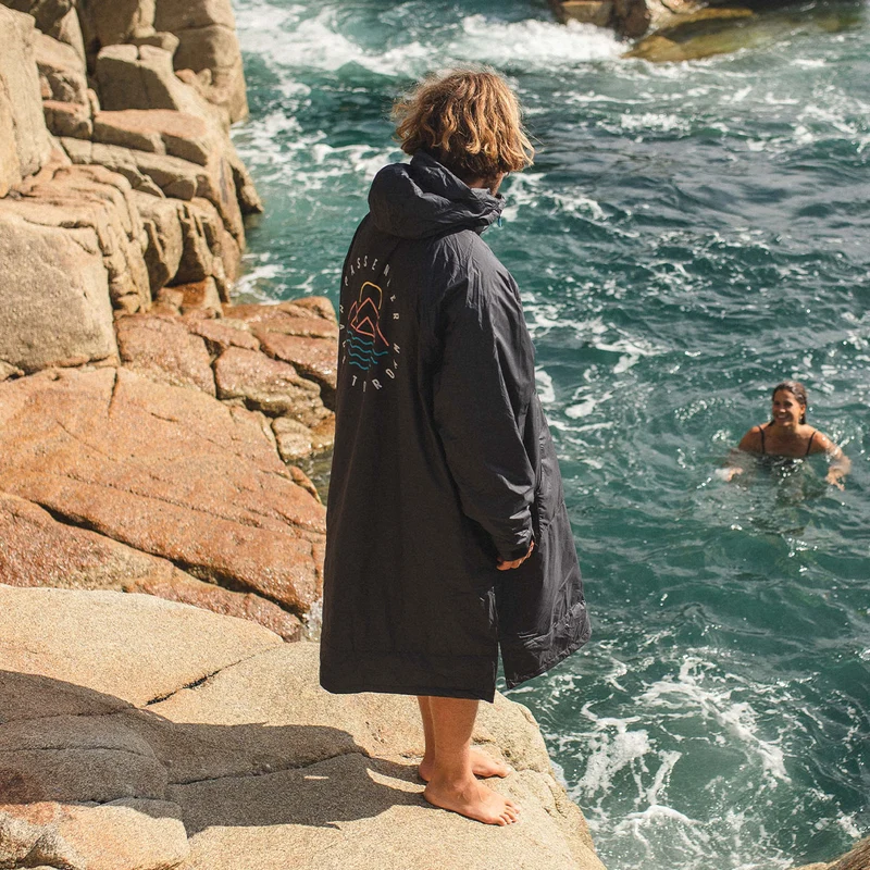 Escapism Handtuch-gefütterter Surf-Poncho - Schwarz