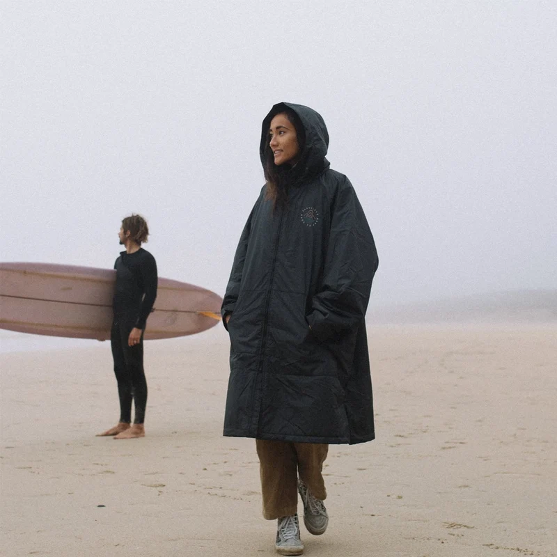 Escapism Handtuch-gefütterter Surf-Poncho - Schwarz