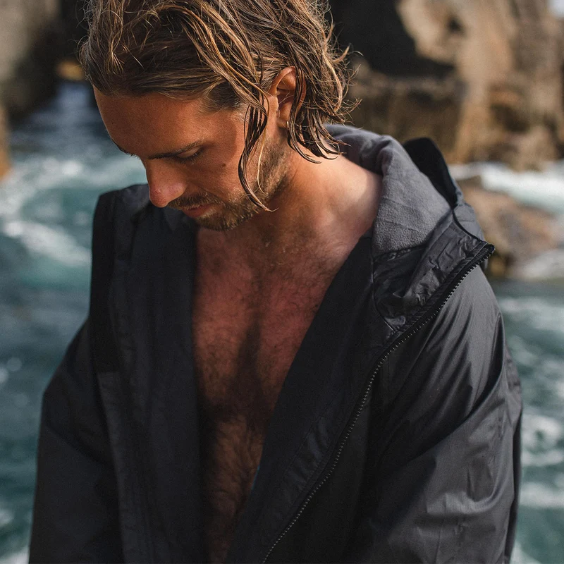 Escapism Handtuch-gefütterter Surf-Poncho - Schwarz