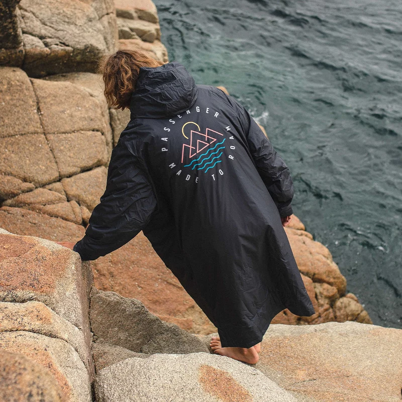 Escapism Handtuch-gefütterter Surf-Poncho - Schwarz