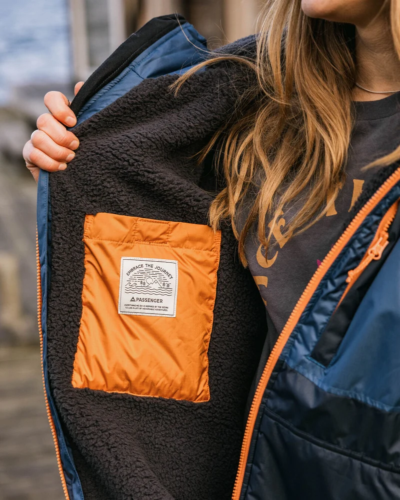 Waves Sherpa Lined Changing Robe - Dunkles Denim / Tiefes Navy