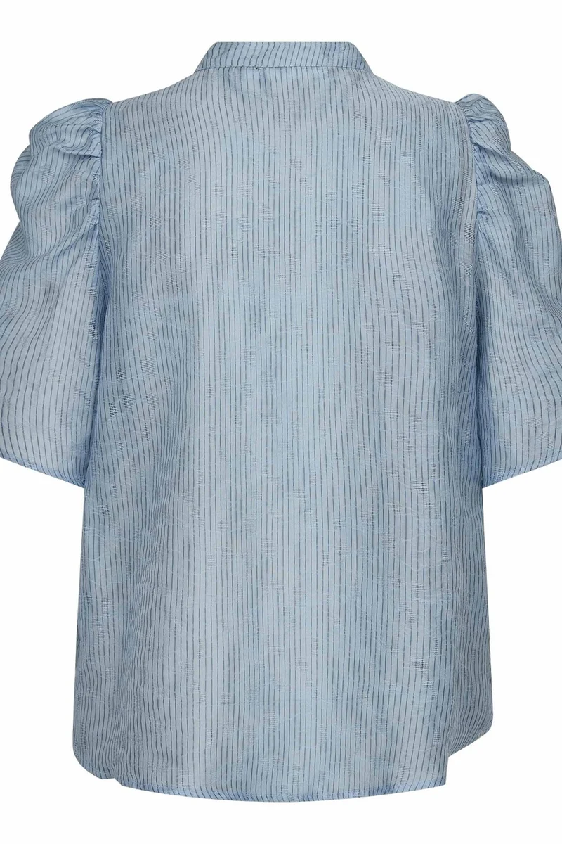 Sisu SS V-Blouse 45194 | Pale Blue | Top fra Co'couture