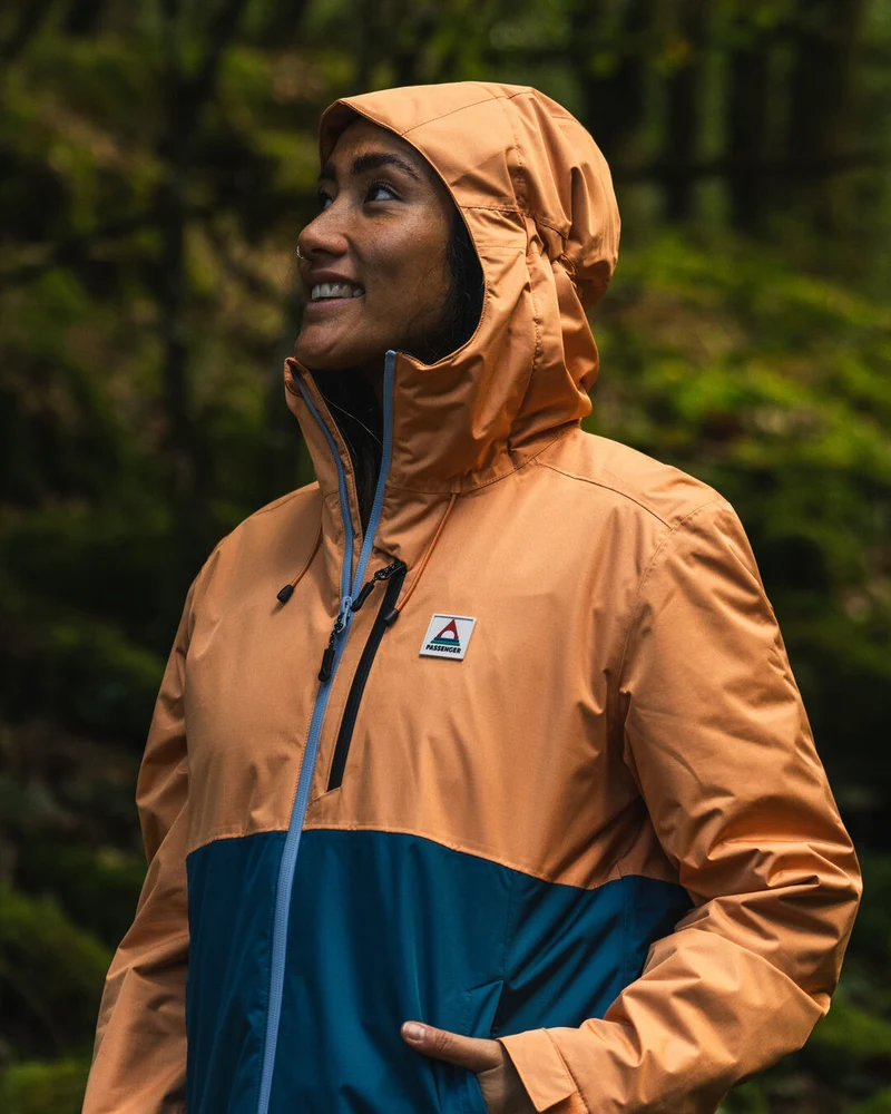 Terrain isolierte wasserabweisende Jacke - Korsarblau/Aprikose