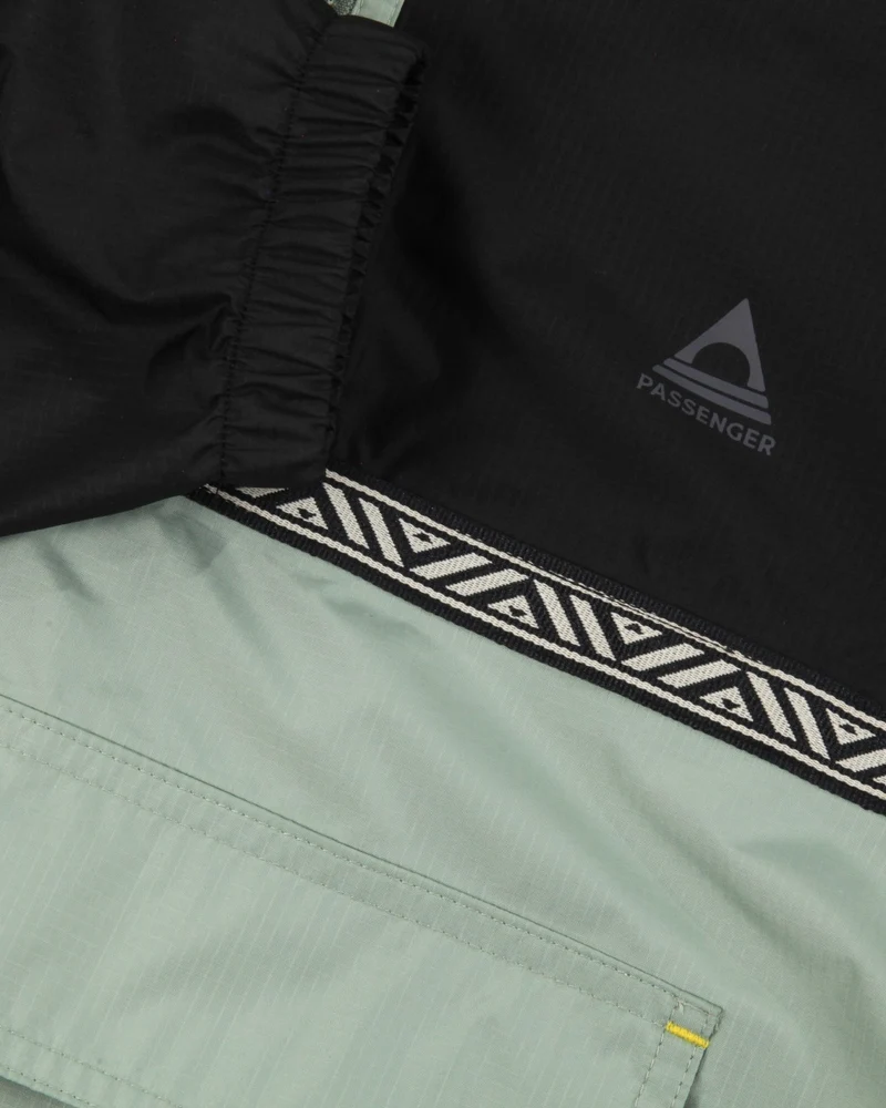 Flow 1/2 Zip wasserabweisende Jacke - True Black/Pistachio