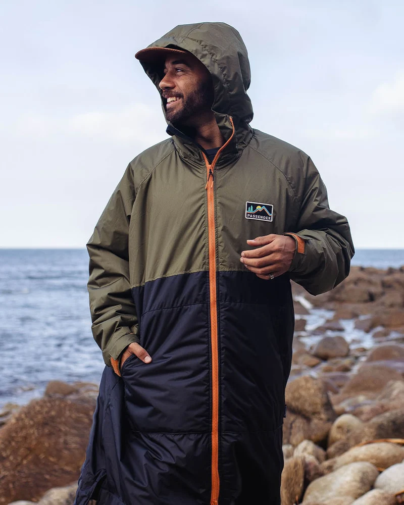 Roaming Sherpa Lined Changing Robe - Schwarz/Khaki