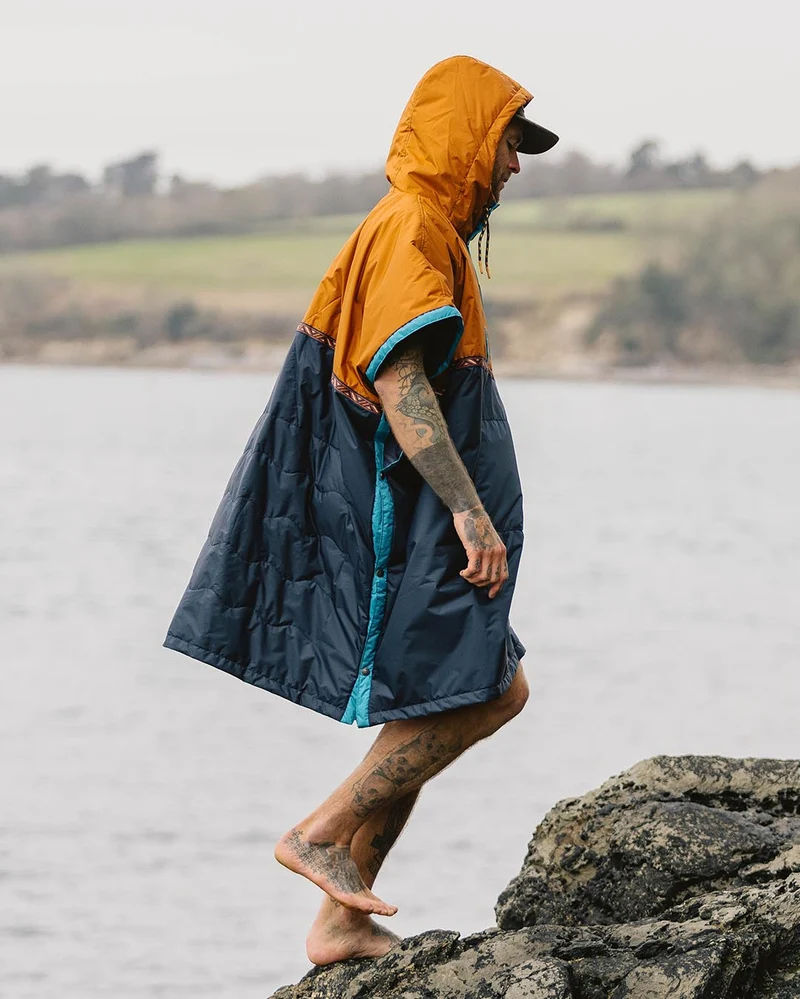 Outback Pull Over Surf-Poncho - Glasierter Ingwer/Tiefes Marineblau
