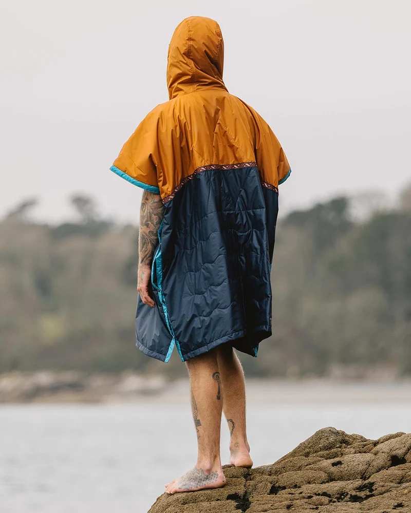 Outback Pull Over Surf-Poncho - Glasierter Ingwer/Tiefes Marineblau