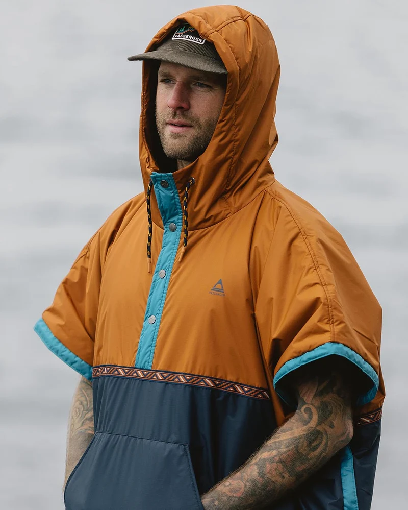 Outback Pull Over Surf-Poncho - Glasierter Ingwer/Tiefes Marineblau