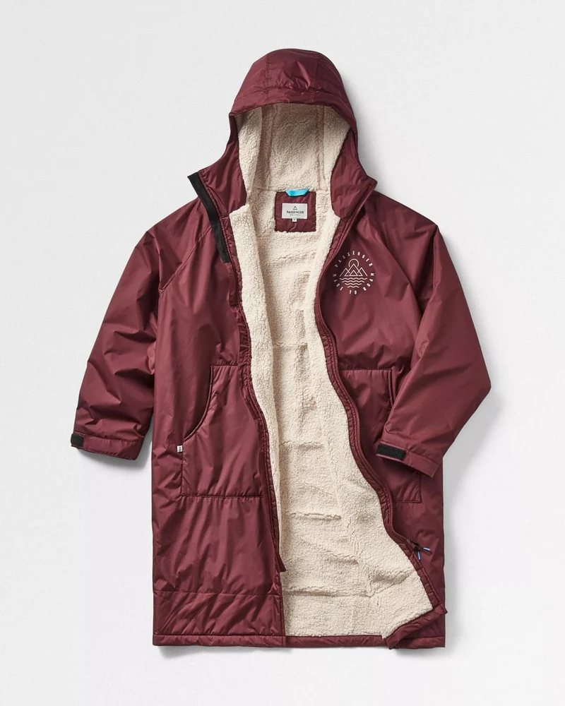 Escapism Sherpa Lined Changing Robe - Windsor Wine Escapism Sherpa Gefütterter Surf-Poncho - Windsor Wine