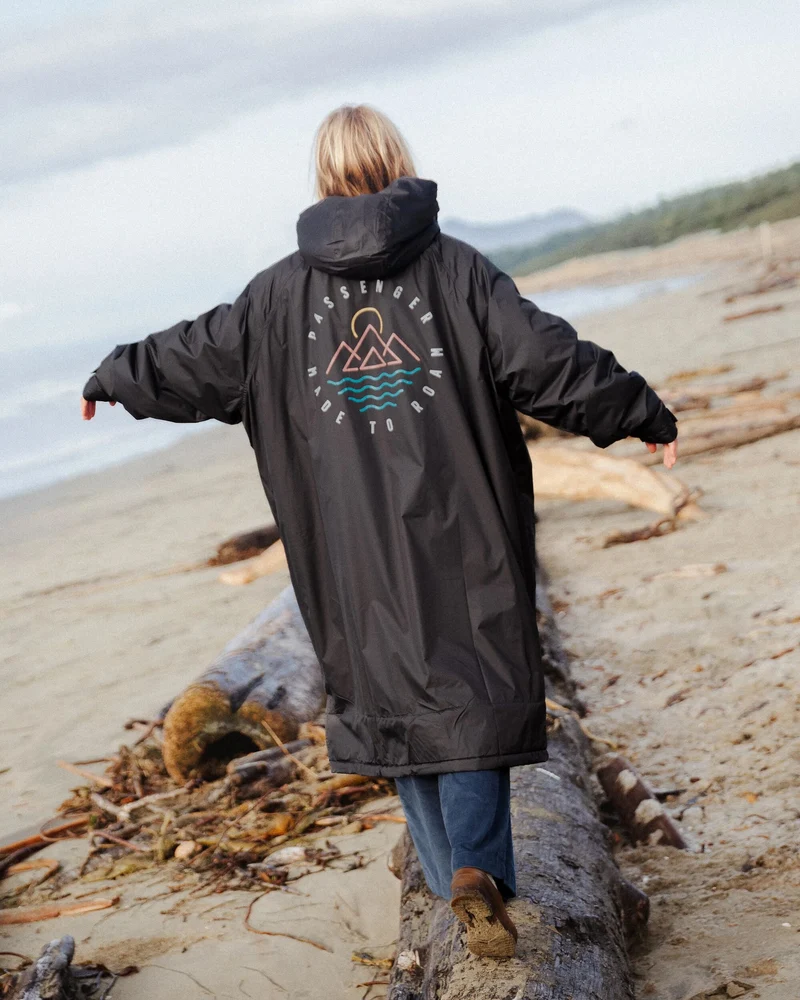 Escapism Sherpa Lined Changing Robe - Schwarz