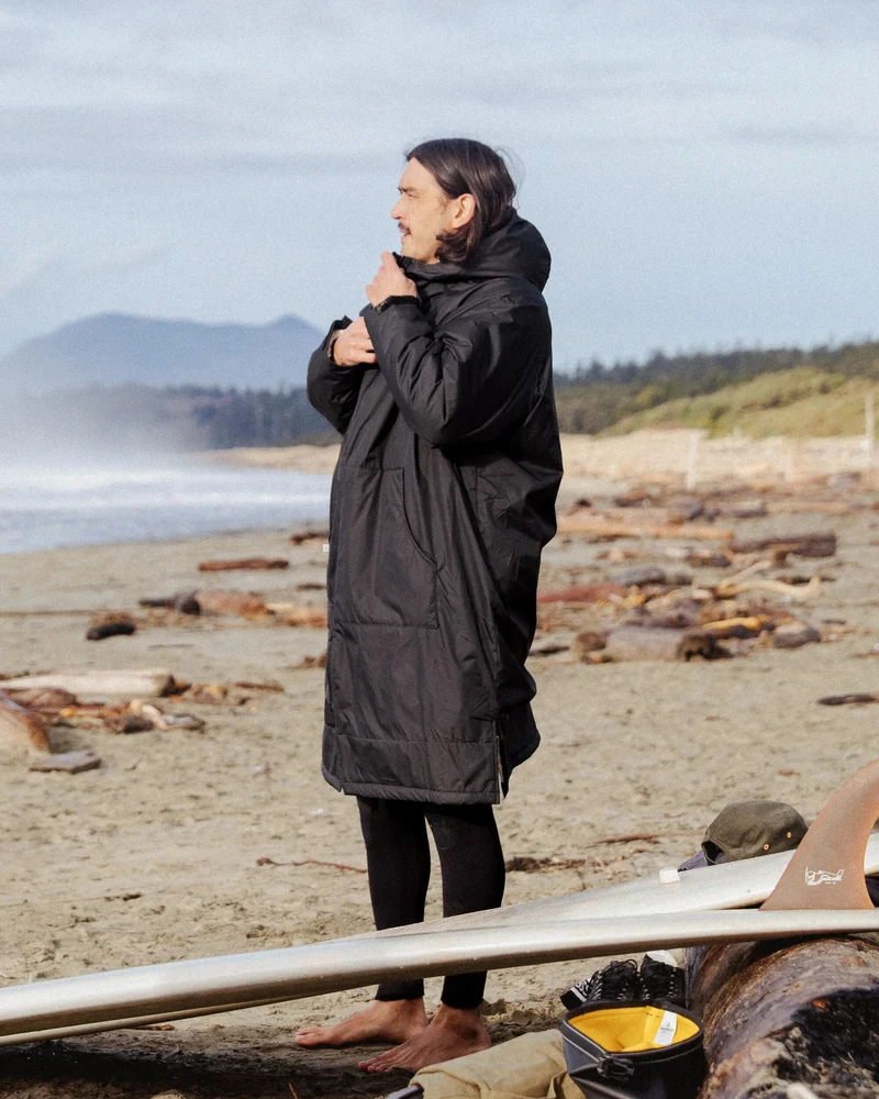 Escapism Sherpa Lined Changing Robe - Schwarz