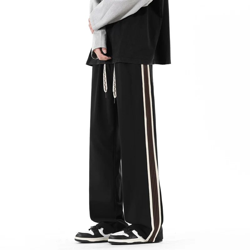 Herren Sportliche Freizeithose mit kontrastierenden Seitensstreifen