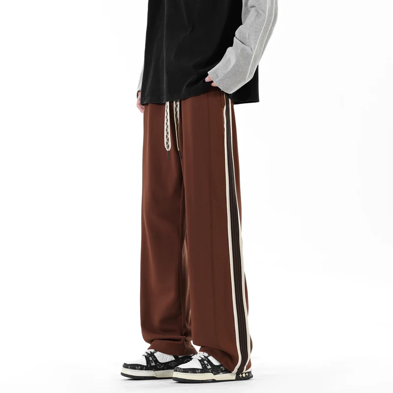 Herren Sportliche Freizeithose mit kontrastierenden Seitensstreifen