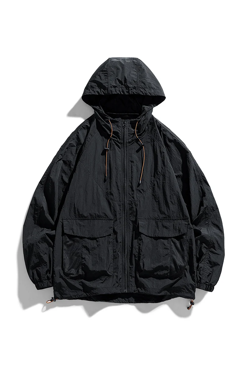 Herren Leichte Outdoor-Jacke mit verstellbarem Kapuzensystem