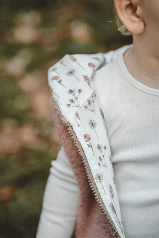 Teddyweste Kinder Rosa mit Feldblumen