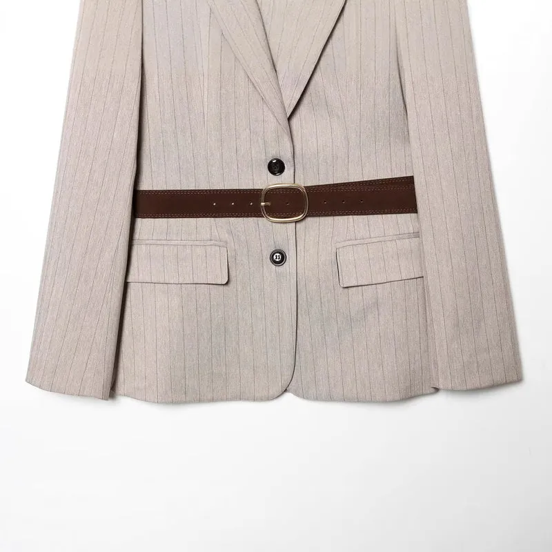 Damen Taillierter Nadelstreifen-Blazer mit Kontrastgürtel und Reverskragen Drune